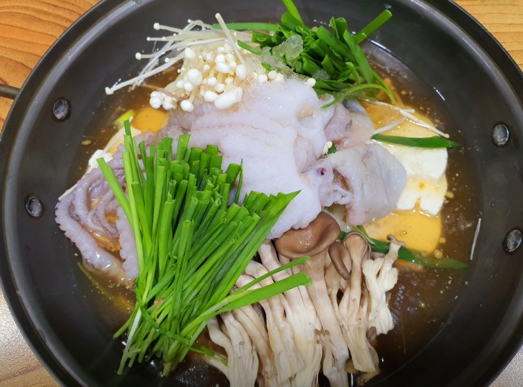 매일아침 두부낙지전골 밥상빅매치 끓기 전 모습