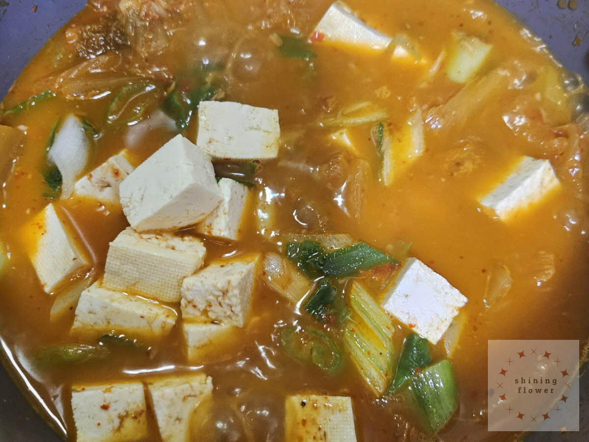 참치김치찌개-김치-두부-대파