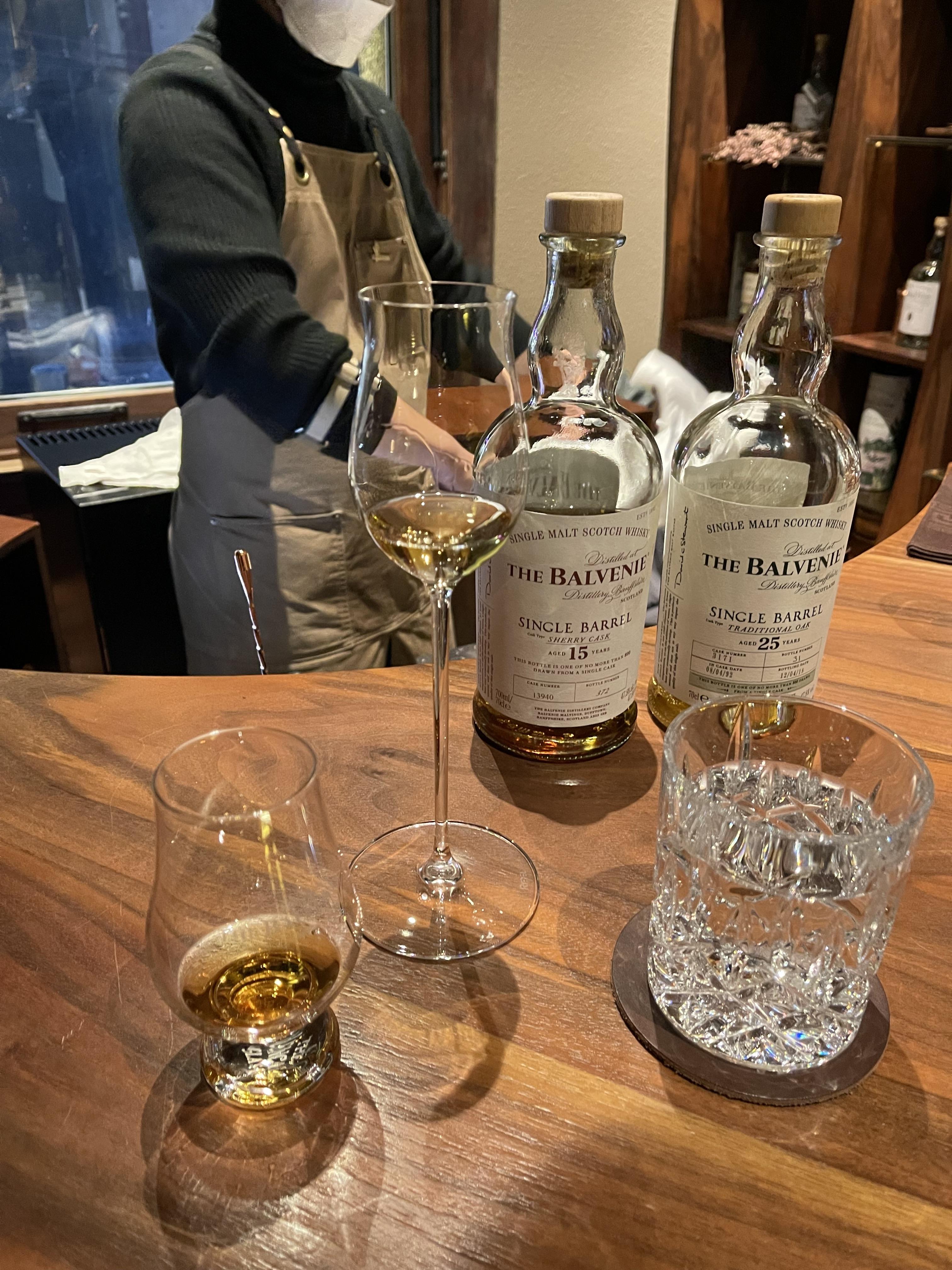 발베니 25년 싱글배럴 트레디셔널 오크 (우측)