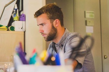 일을 사랑하라는 말이 누군가에겐 폭력이 되는 순간