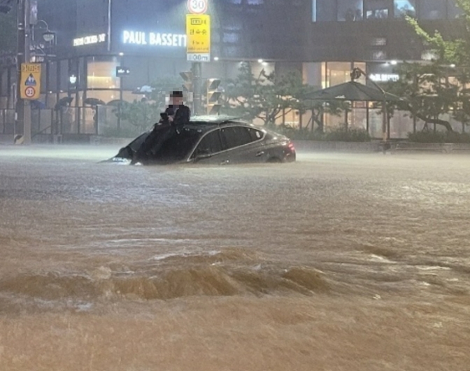 침수차량에서살아남는법