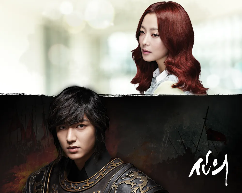 빨간색-머리-여자와-고대-장군-복장-남자-신의