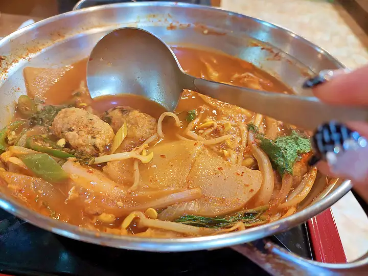 전설의 맛 식당 밴댕이 완자탕 밴뎅이 회 25년 전통 맛집 추천