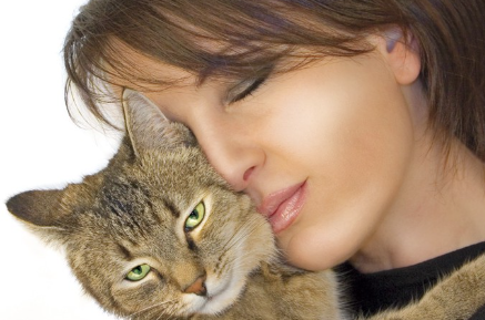 여자와 고양이.
