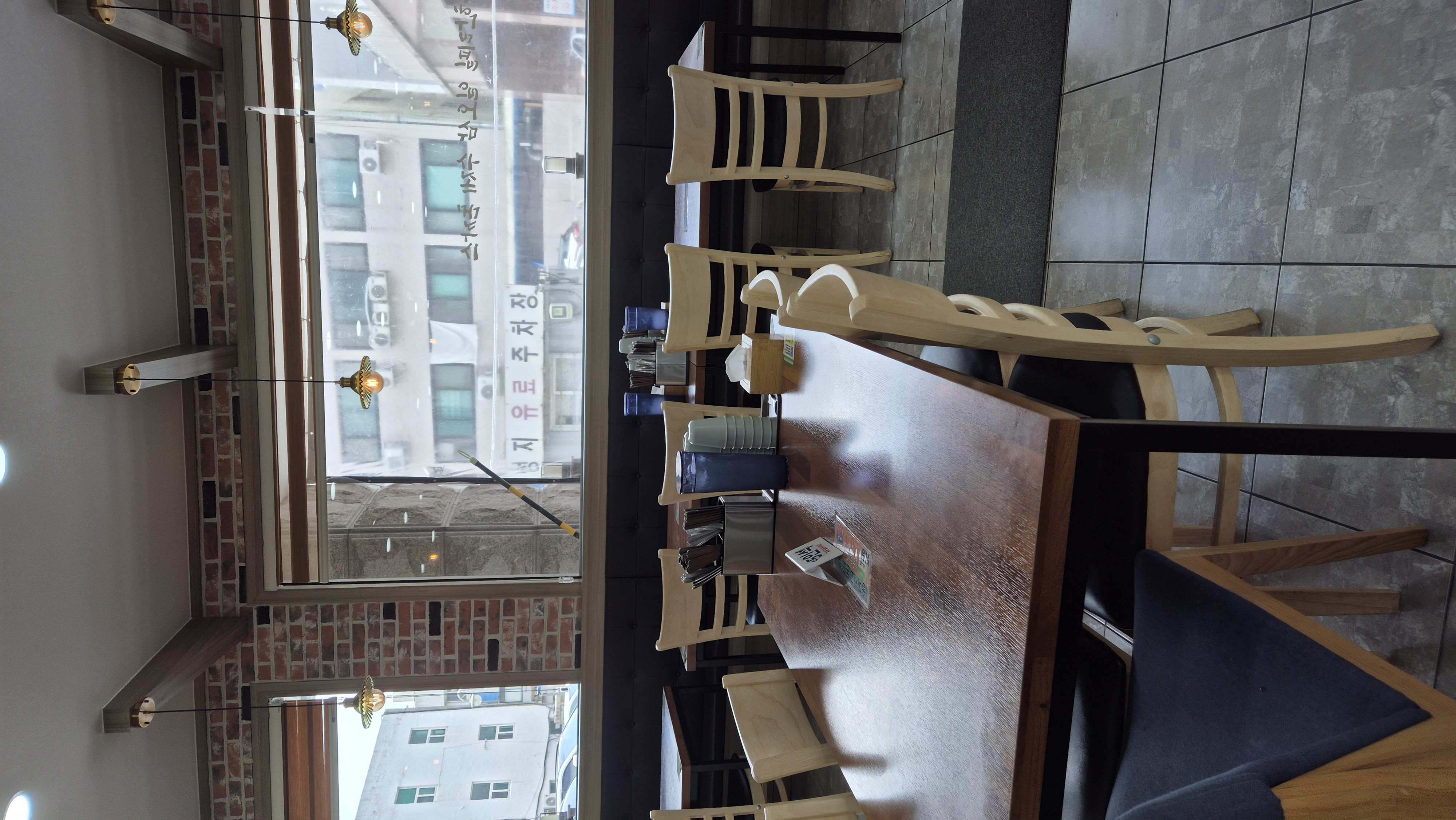 대전 무한리필 일오삼 수제돈까스 매장사진 5인석