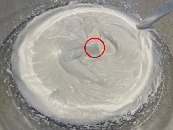 바나나푸딩 만들기 - 적당하게 휘핑된 생크림