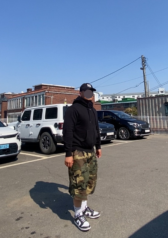 데일리룩('26. 3. 28.)엠엘비 뉴에라 Q핏언스트럭쳐 볼캡, 무신사스탠다드 보아 후드티, 카고브로스 카모플라쥬 카모 벌룬 버뮤다팬츠, 나이키 양말삭스, 나이키 덩크로우 범고래