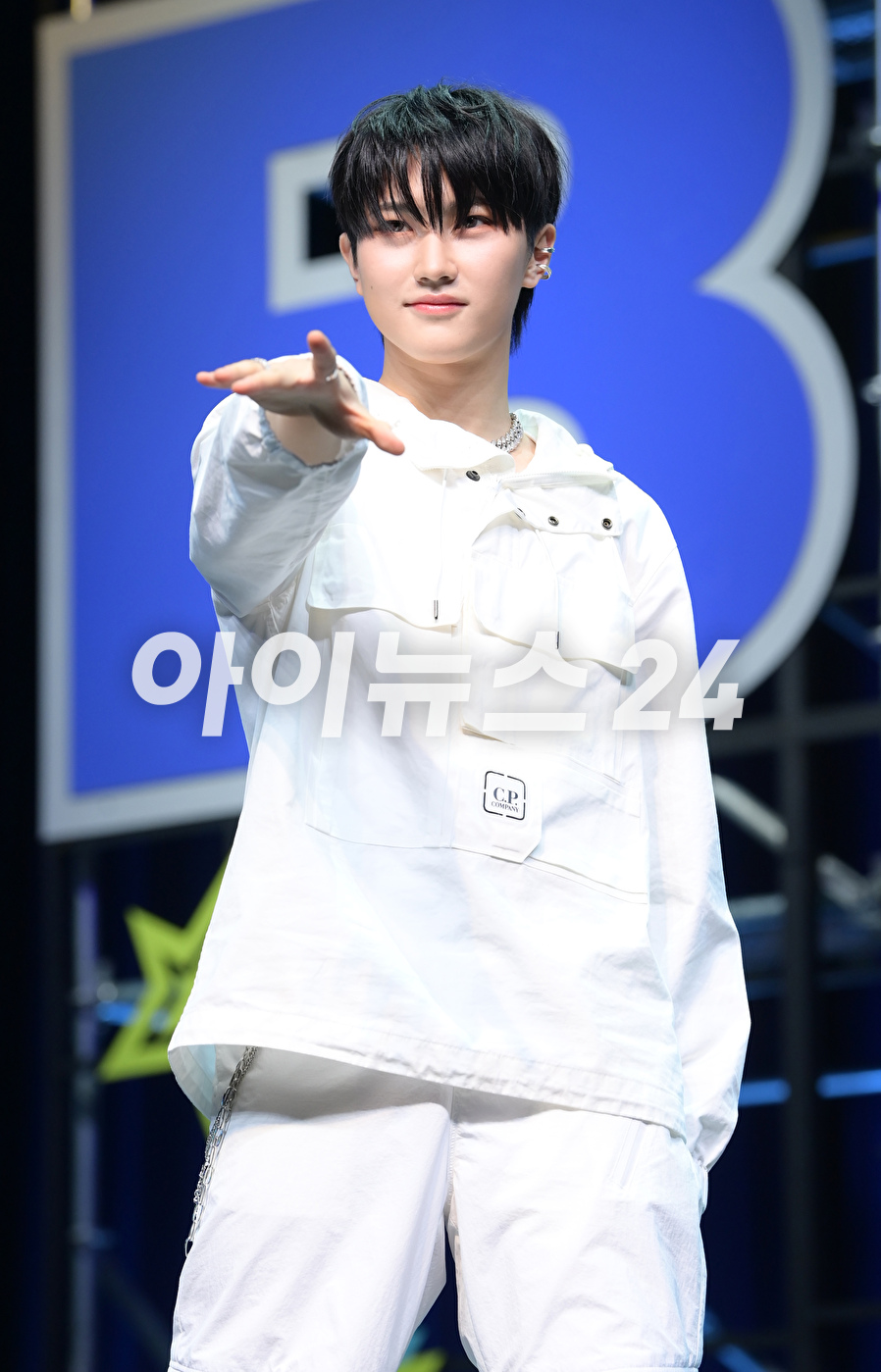 그룹 더뉴식스(TNX) 최태훈이 7일 오후 서울 한남동 블루스퀘어에서 열린 더뉴식스 세 번째 미니 앨범 '보이후드'(BOYHOOD) 미디어 쇼케이스에 참석하고 있다. [사진=정소희 기자]