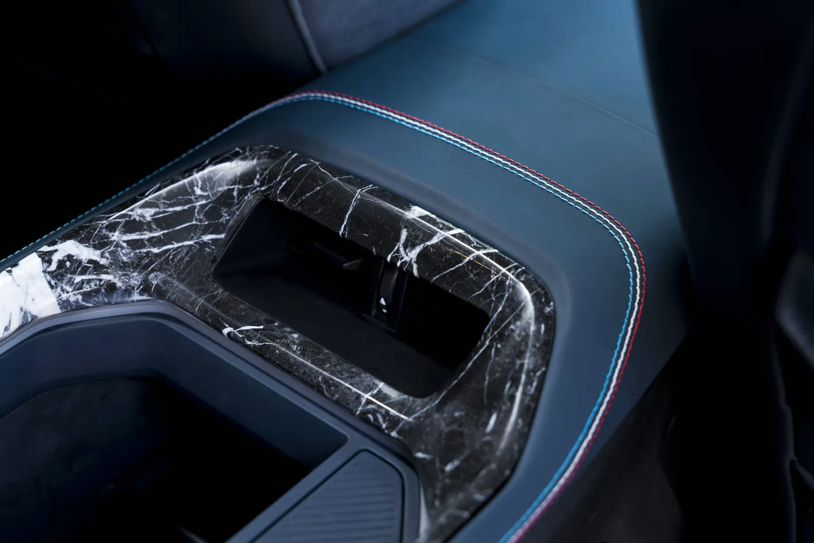 르노 라팔 프레지덴셜 차량 이미지