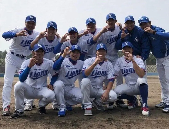 삼성 라이온즈 메갈 손가락