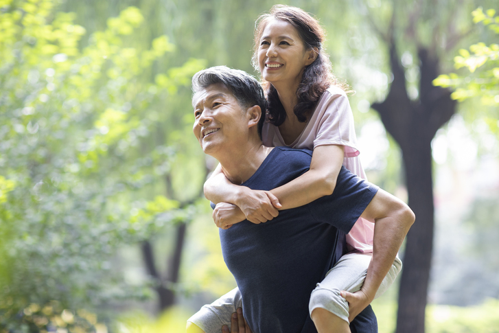 중년부부의 생활사진 이미지