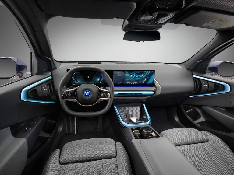 BMW ID 9가 탑재된 신형 X3 커브드 디스플레이