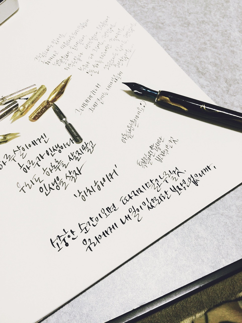 손글씨 캘리그라피 배우기 – 펜 종류, 종이 선택, 기본 연습법.