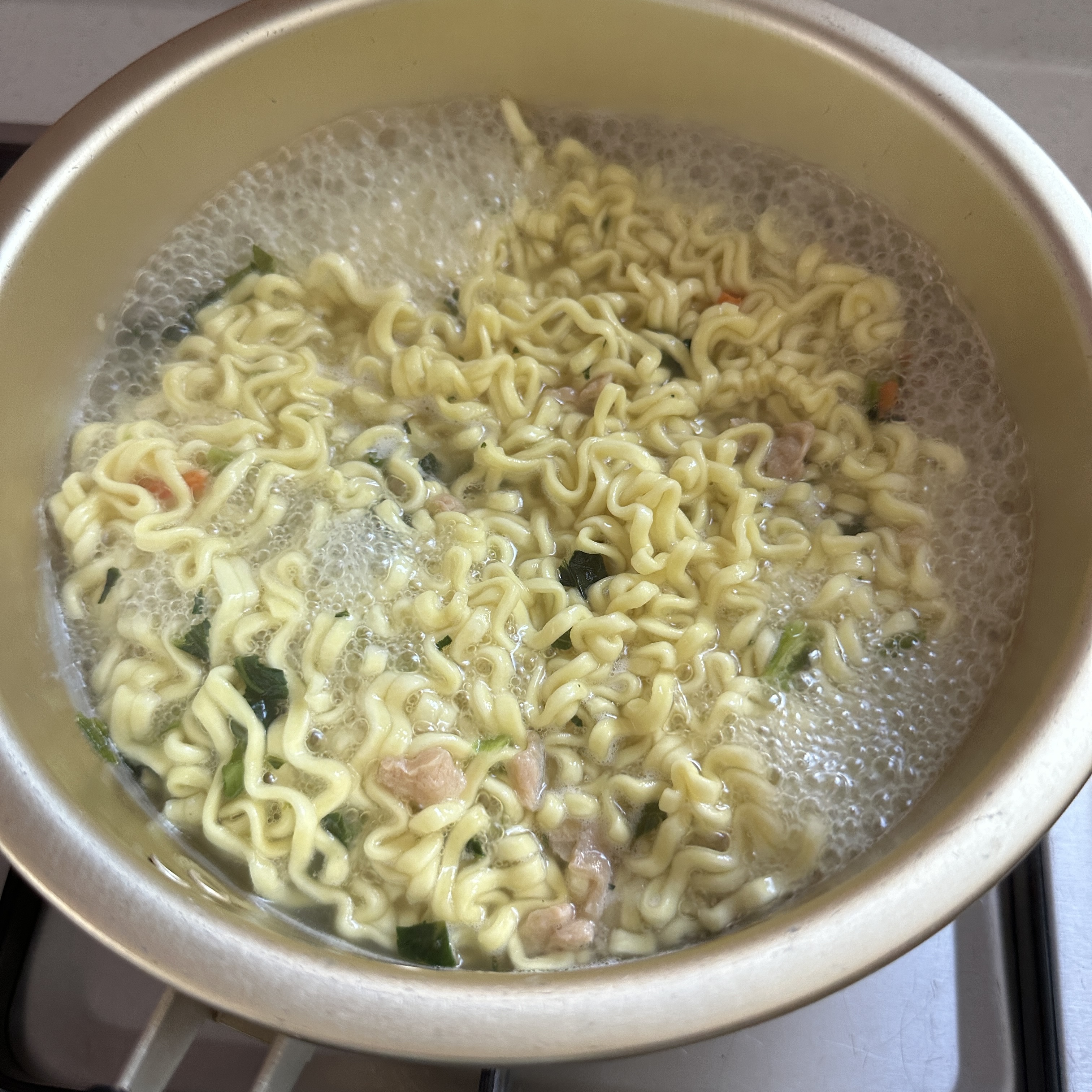 팔도비빔면2_면_건더기스프