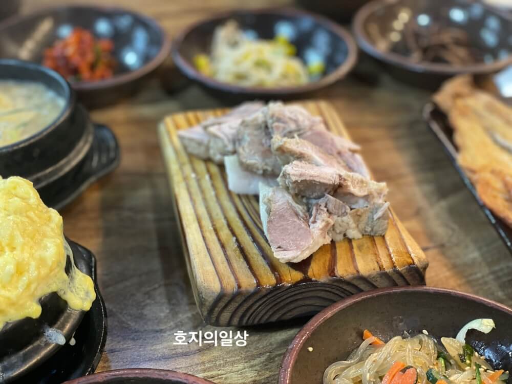제주 백반 맛집 안거리밖거리 - 잡내없던 돔베고기