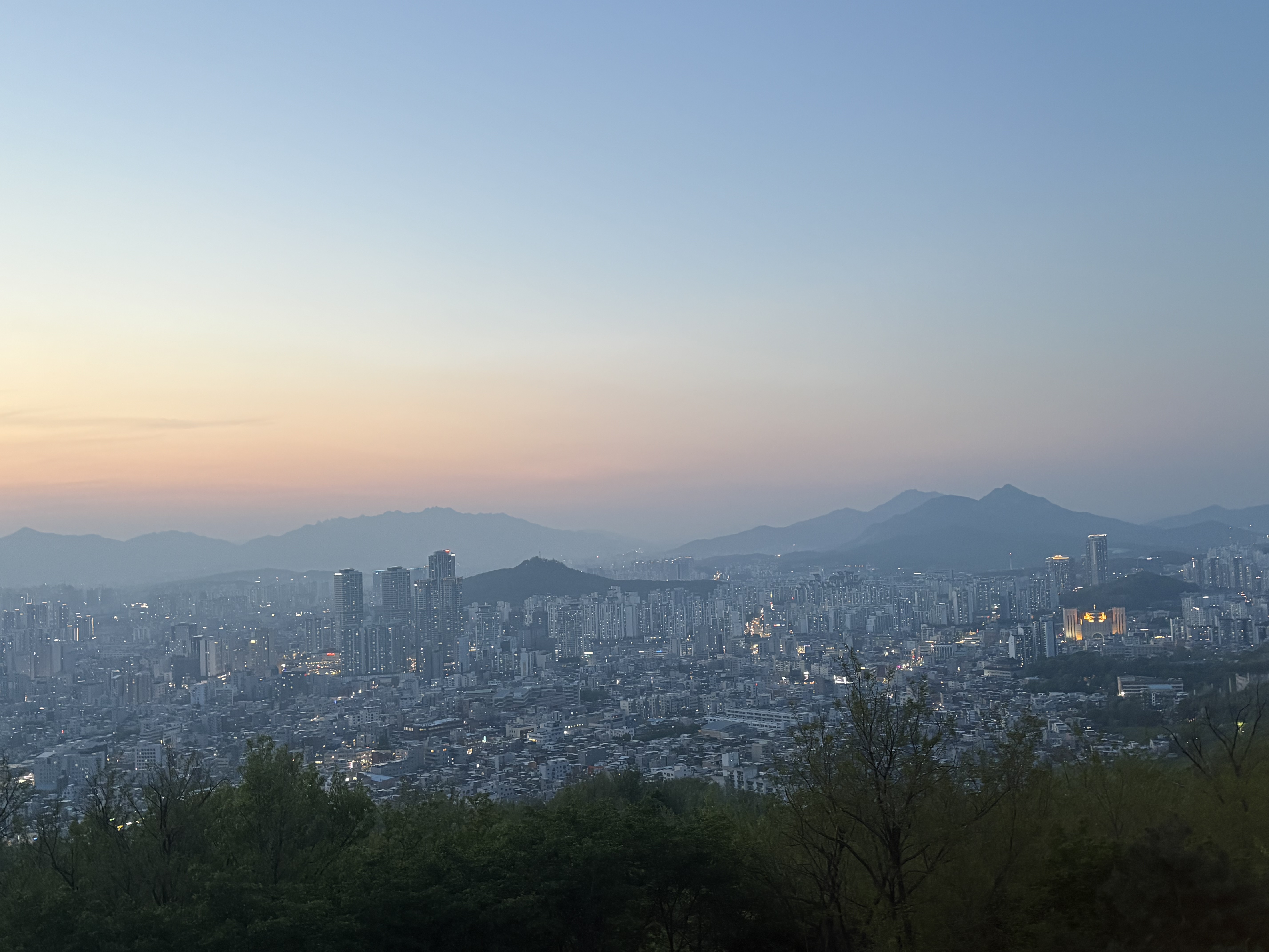 생각이 많아지는 날에는 잠시 멈추는 시간이 필요했다