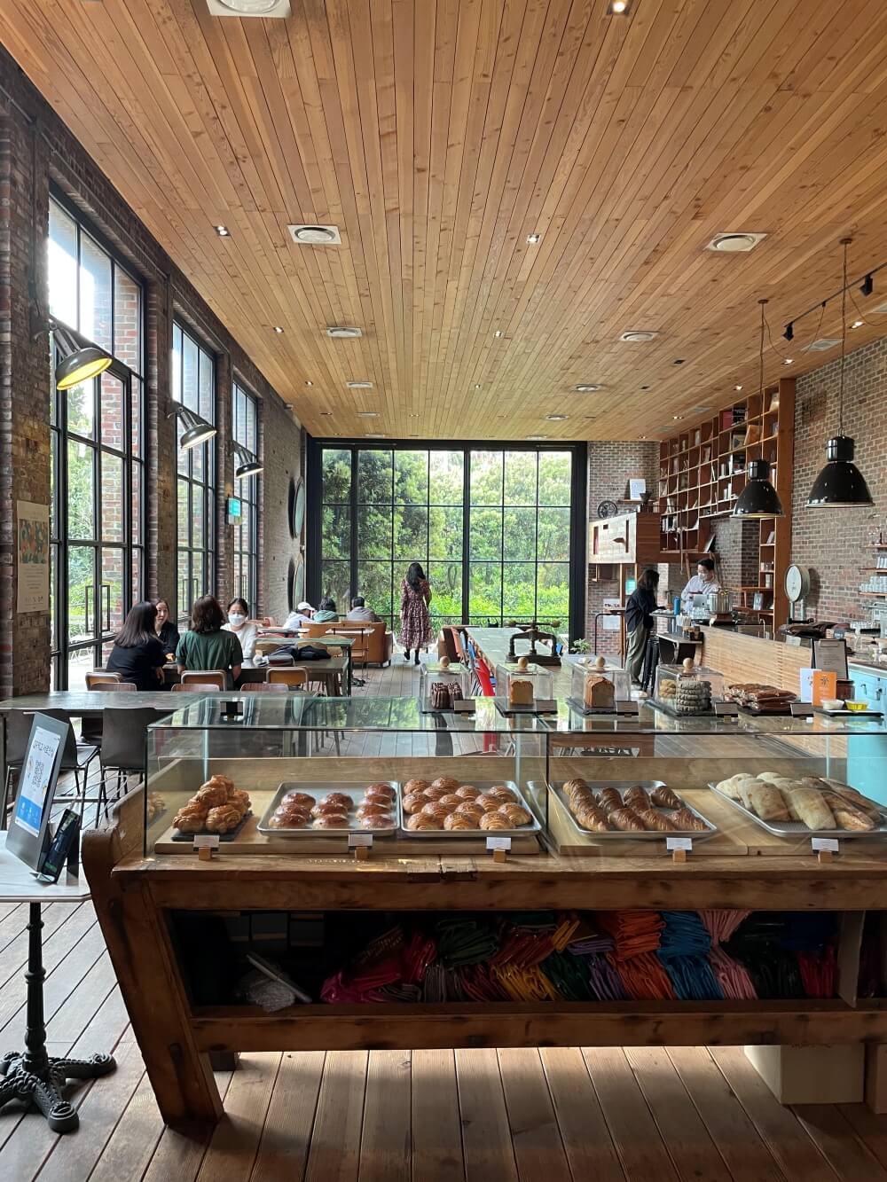 테라로사-서귀포점-매장-내부-모습1