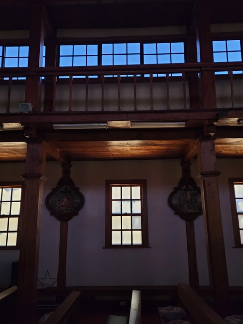 안성 구포동성당 십자가의 길 측랑 난간 사진