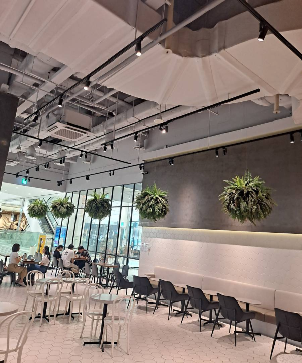 폴바셋 넓은 매장