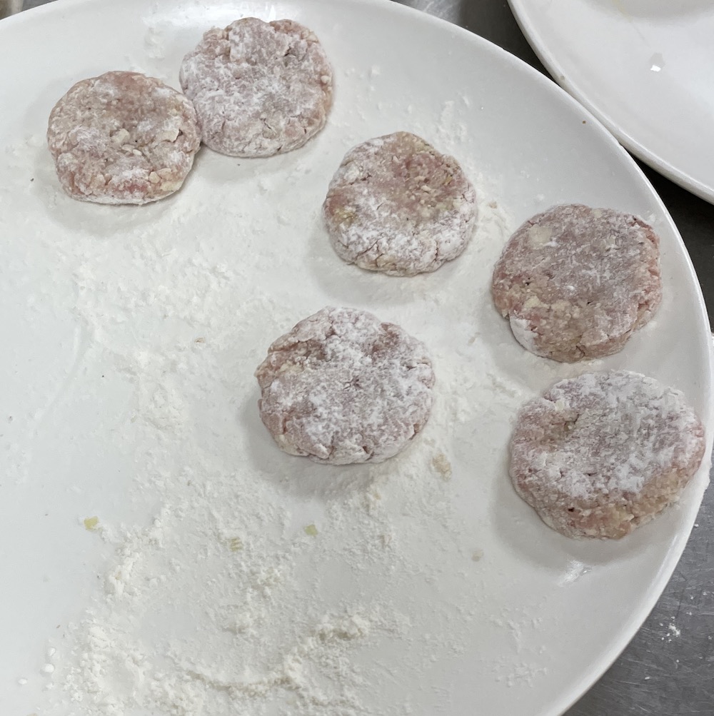 한식조리기능사 실기시험 준비 - 육원전 - 밀가루 묻히기