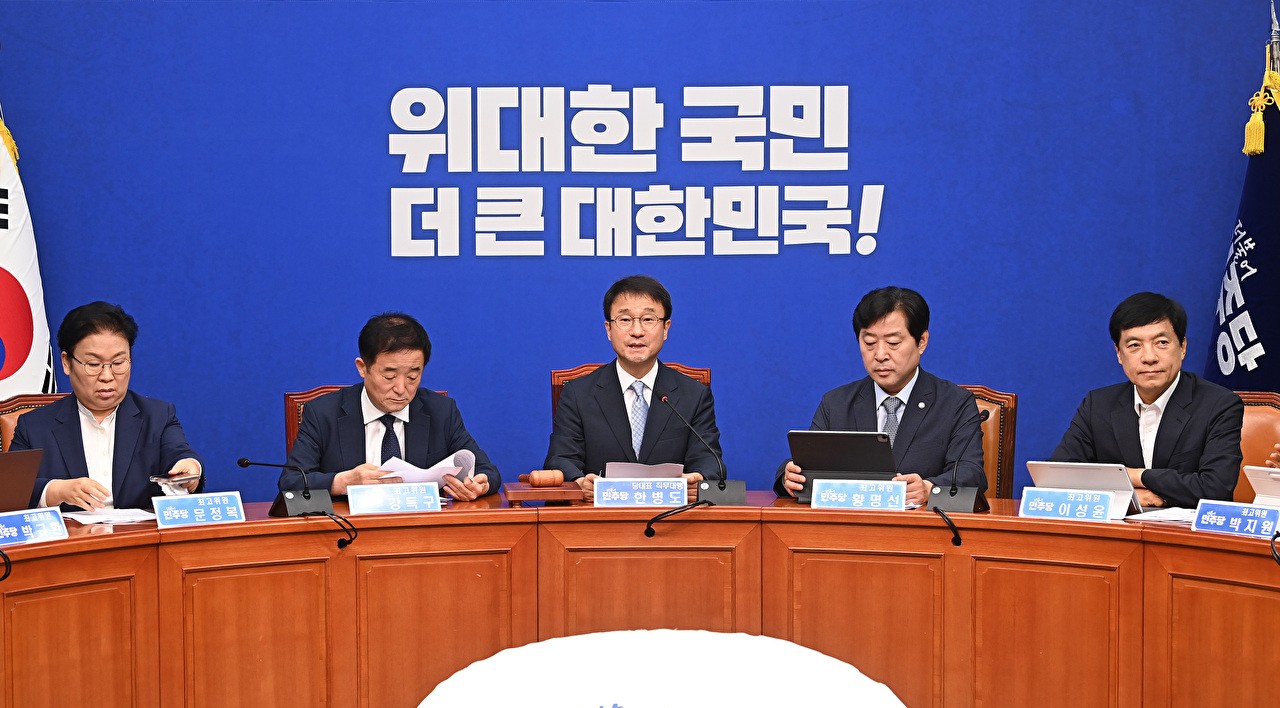 한병도 더불어민주당 당대표 직무대행 겸 원내대표가 최고위원회의에서 발언하고있다.