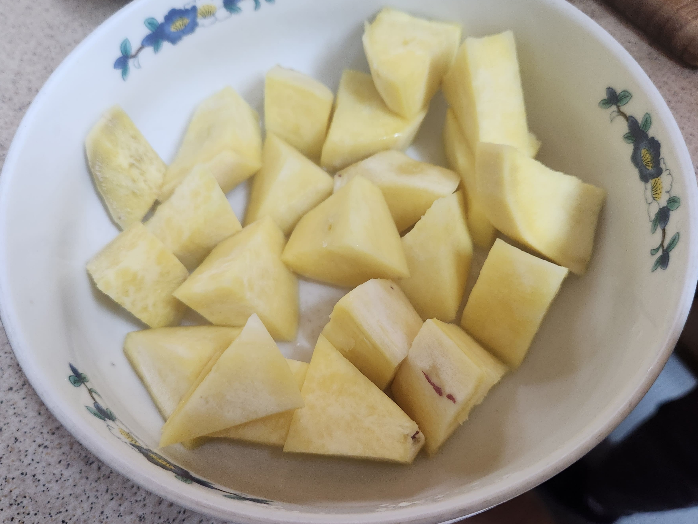 전자레인지 그릇에 고구마 넣기