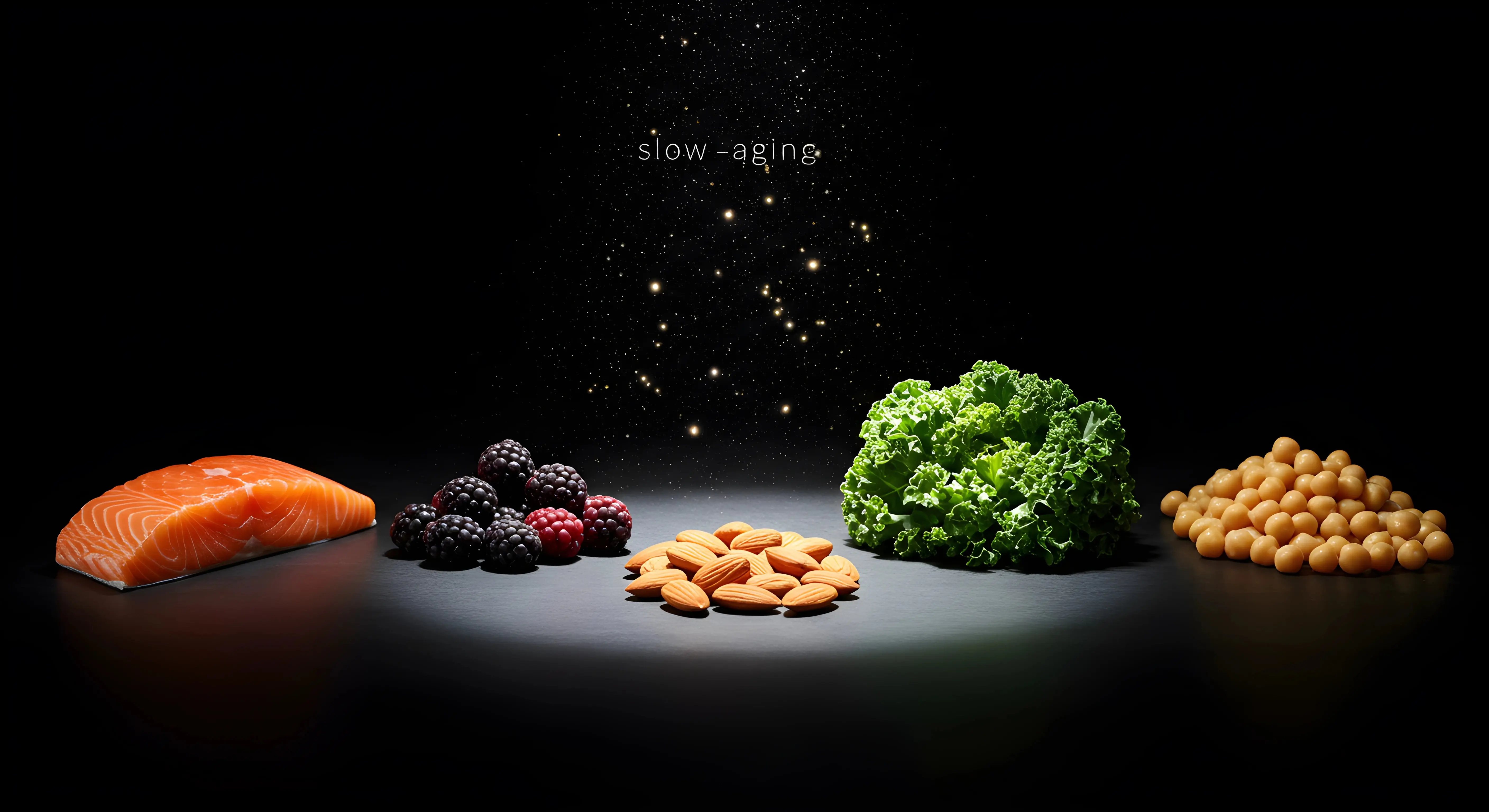 활력을 되찾아준 저속노화 핵심 식품 5가지 - 신선한 연어, 블루베리, 케일, 아몬드, 렌틸콩이 밝은 배경에 조화롭게 놓인 모습