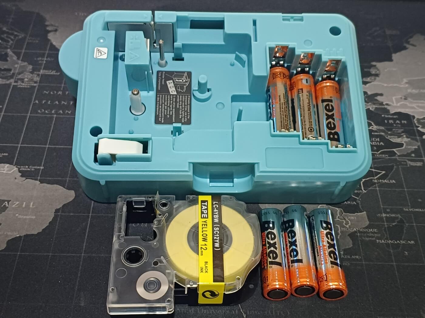 엡손라벨프린터-건전지넣는곳오픈한모습