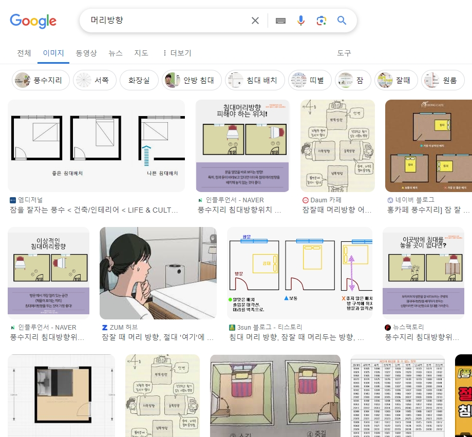 채광과 소음을 고려하여 창문 주변을 피해 배치된 아늑한 침대