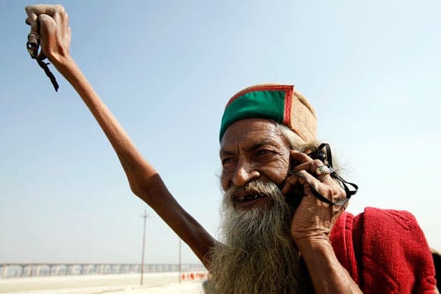 This Man Has Been Keeping His Arm Raised for Over 45 Years.