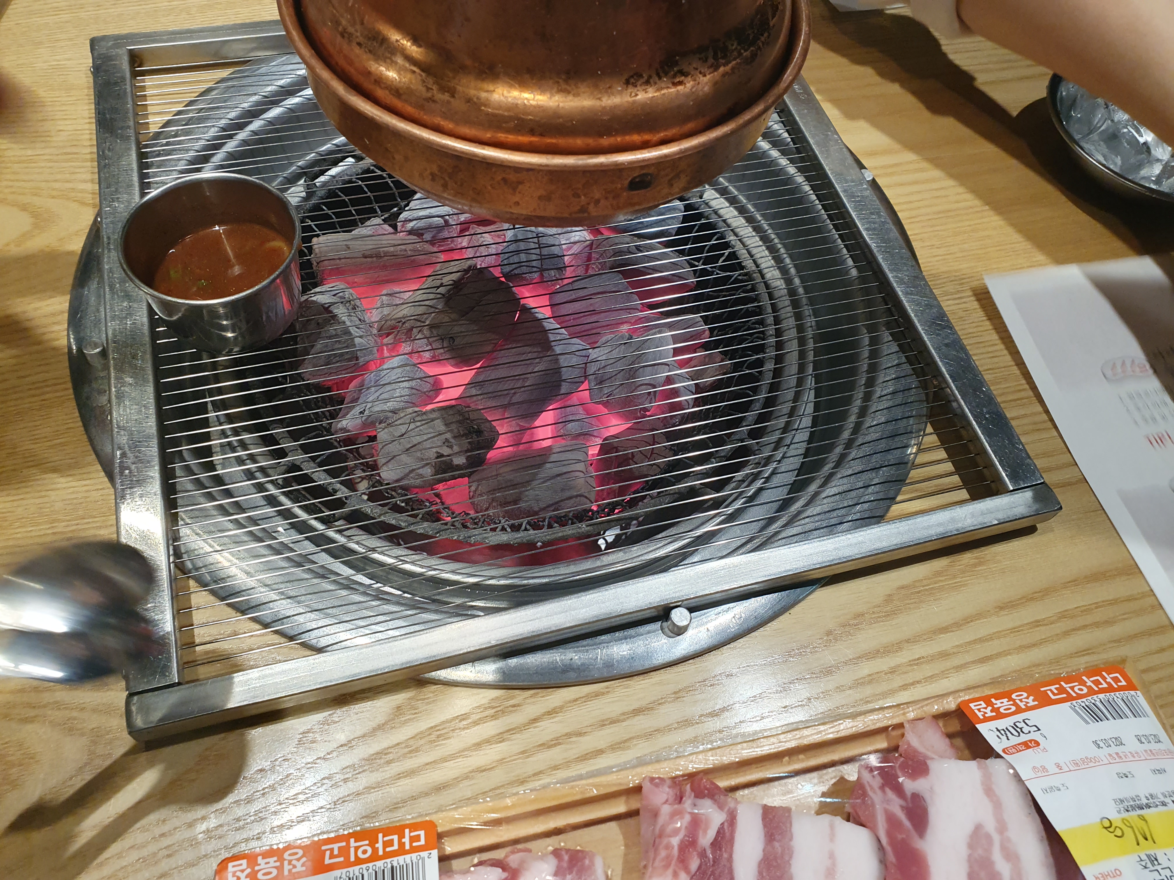 다다익고 호텔더본점 숯불과 불판