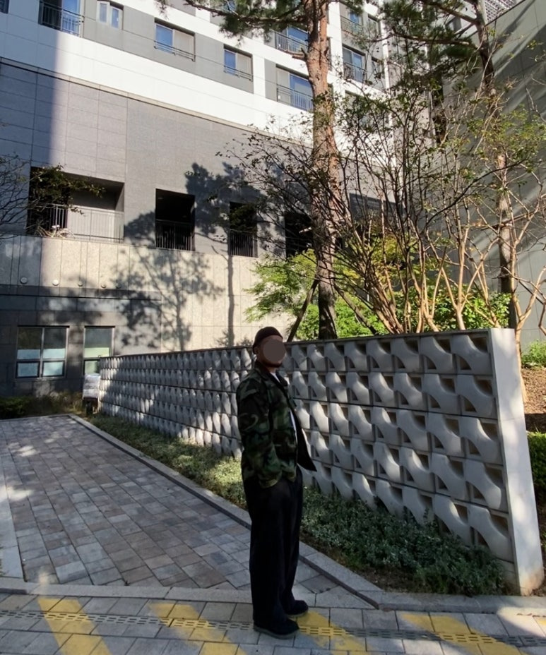 데일리룩('25. 10. 16.)자라 헌팅캡, 미군 미해병 야상 자켓 셔츠 밀리터리 자켓 셔츠, 무신사스탠다드 베이직 티셔츠, 무신사스탠다드 데님와이드 벌룬팬츠, 나이키 킹맨 레더