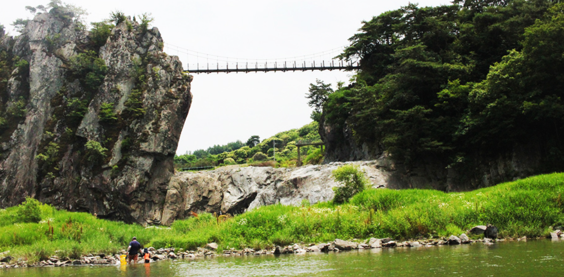 충주 수주팔봉 전경