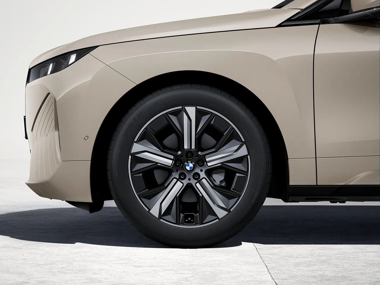 BMW iX 자동차 이미지