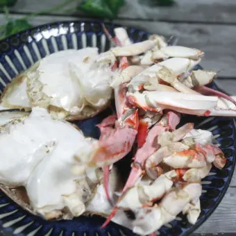 꽃게 등껍질이 바닥을 보게 넣어야 된다