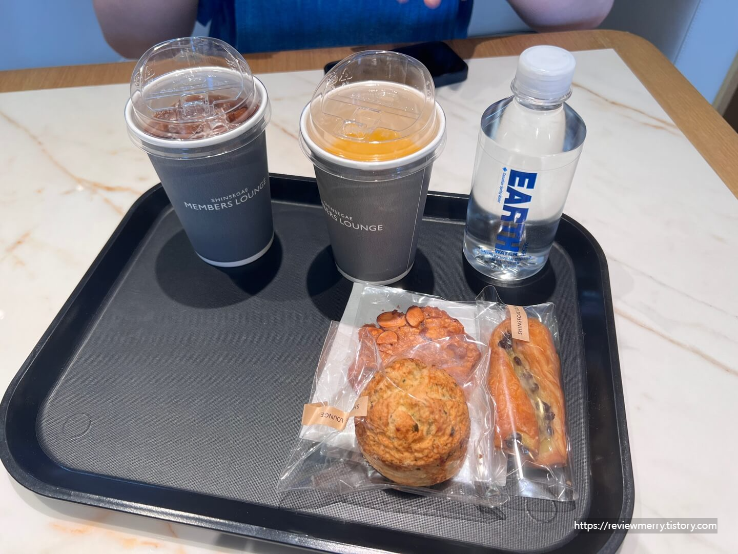 라운지 음료 사진