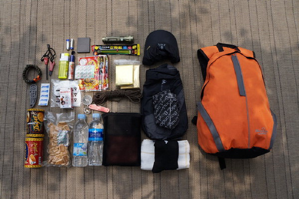 비상 배낭 준비 – 랜턴, 건전지, 비상식량 포함