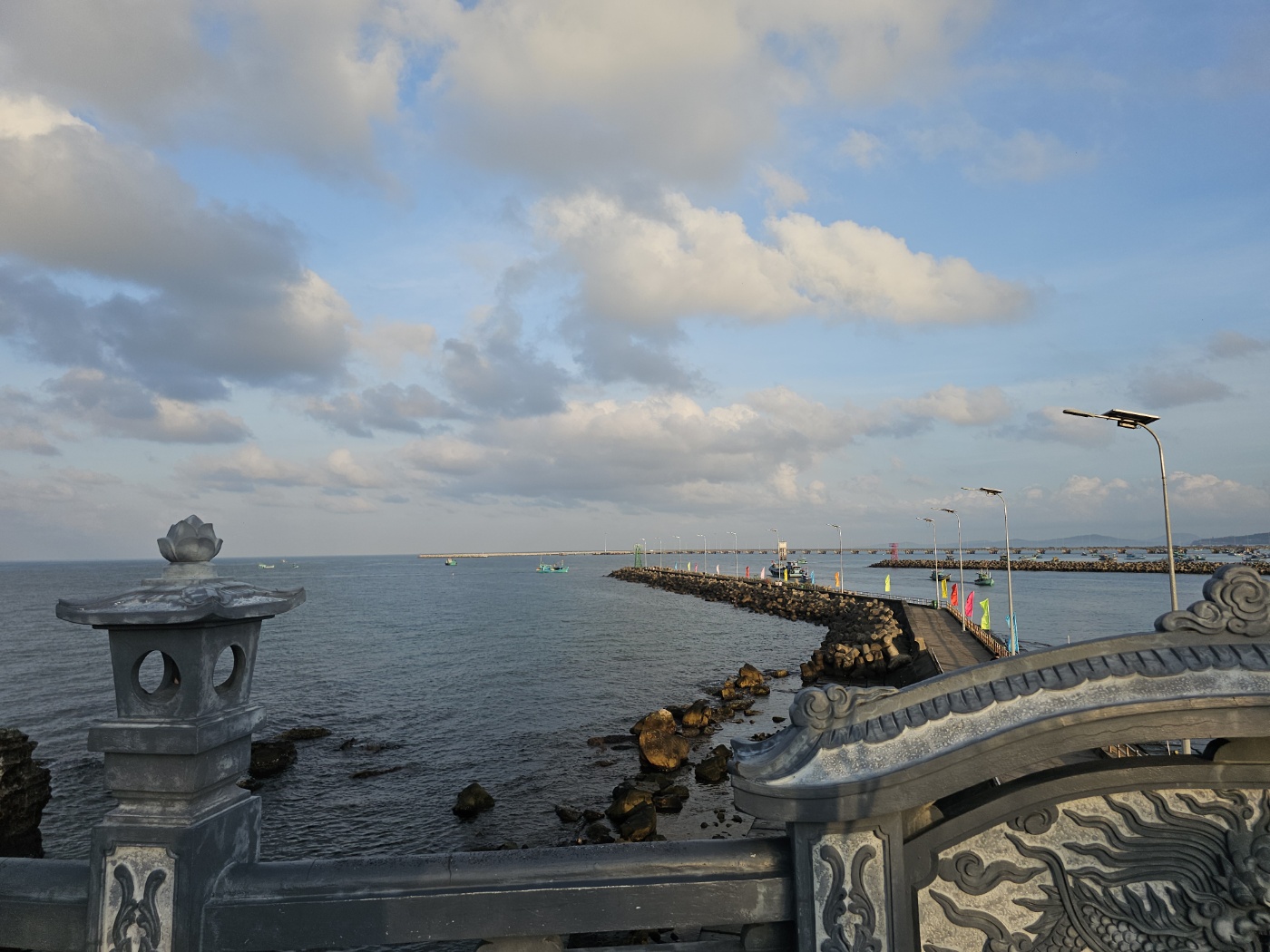 [25.3월] 푸꾸옥 #4&amp;#124;씨쉘 호텔 근처 아침 산책-딘까우 사원(Dinh Cau Temple)