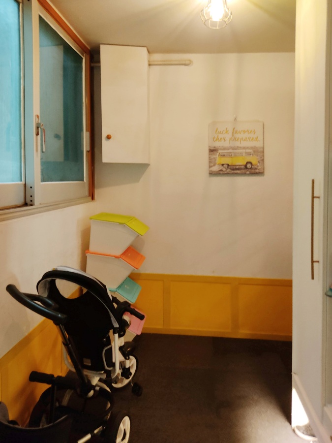 3발자전거와 쓰레기통이 있는데도 깔끔한 현관