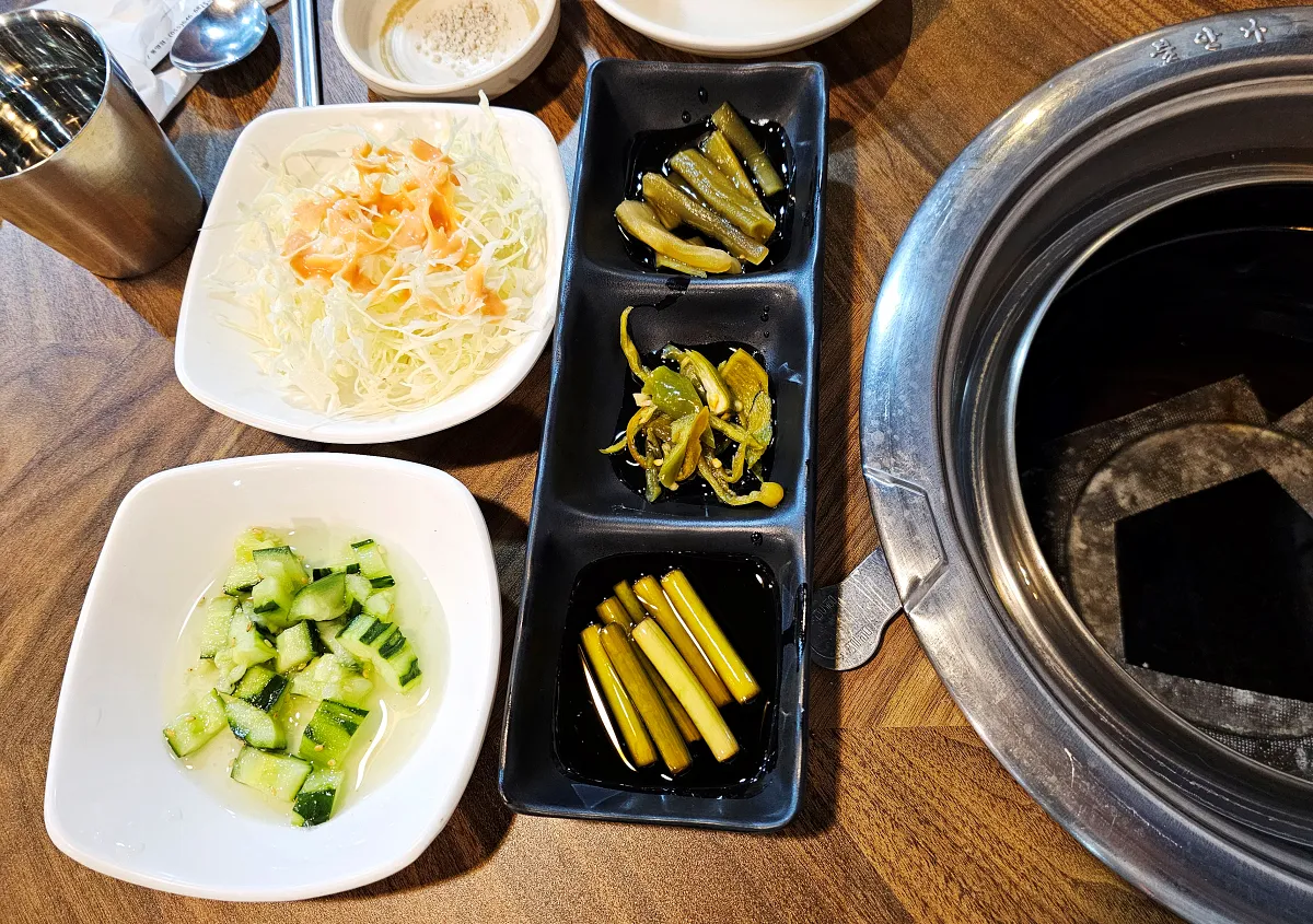 경상남도-거제도-고기집-상동목장-메뉴-기본반찬-상차림