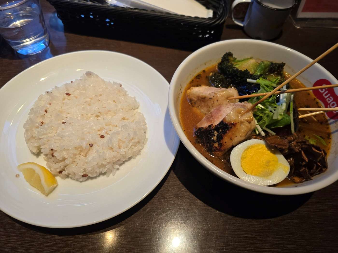 삿포로에서의 첫 끼: &#39;스아게플러스(Suage+)&#39; 수프카레