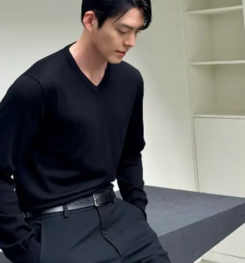 배우-김우빈-사진