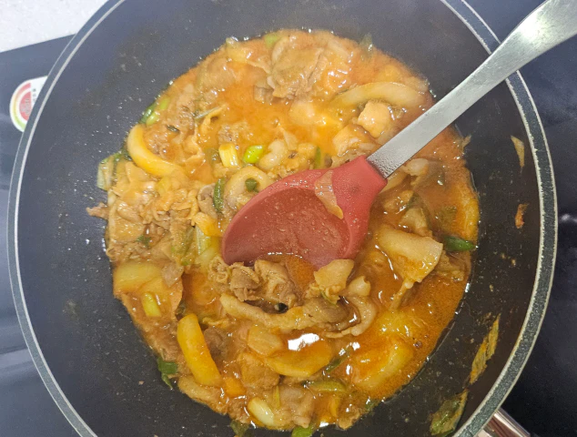 돼지고기두부찌개-양념해둔 돼지고기 볶기