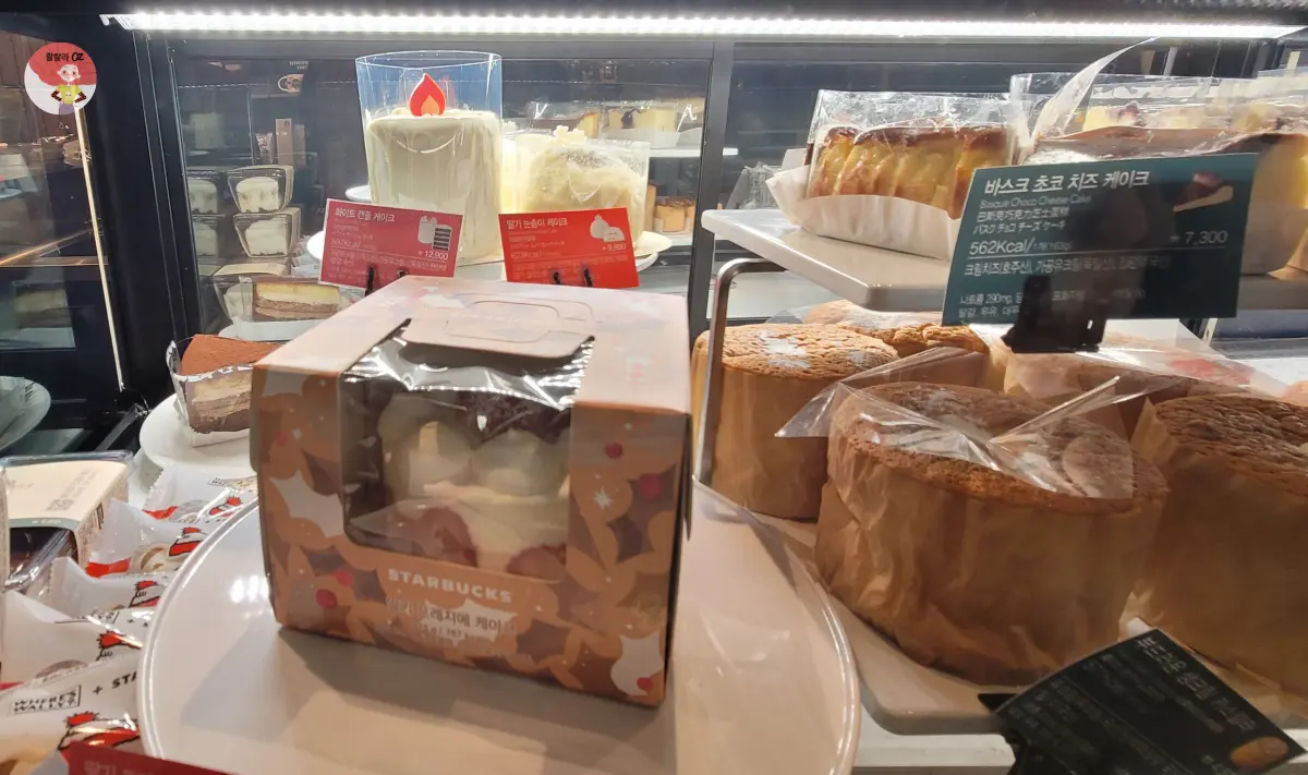 명동중앙로점-스타벅스-케이크-진열장
