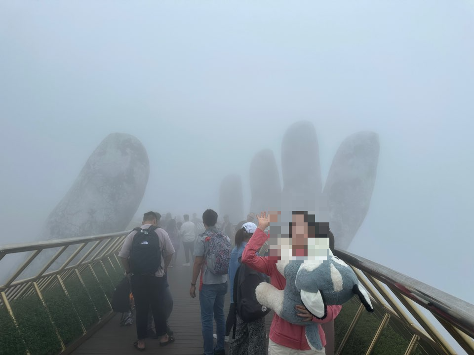 바나힐의 상징 손2