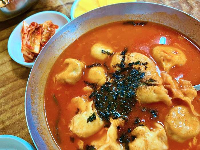 생방송 오늘저녁 청주 무심천 벚꽃길 서문시장 고추만둣국 맛집