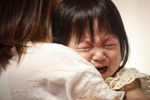 우는 아이 모습