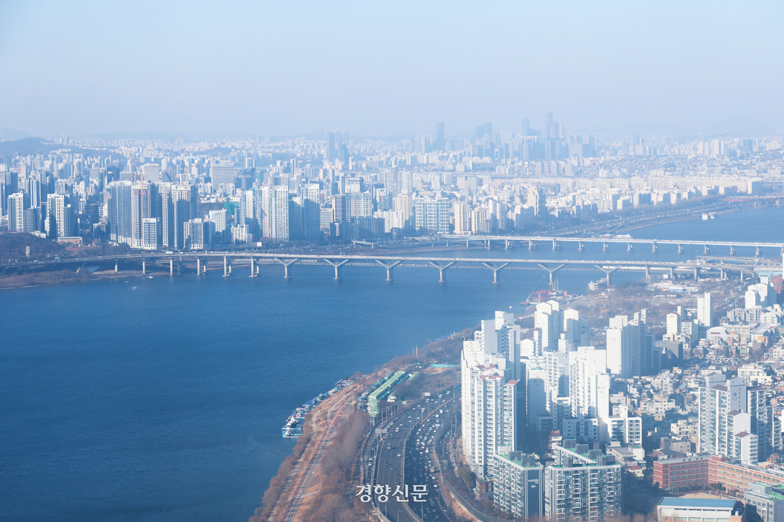 한강변 아파트의 모습