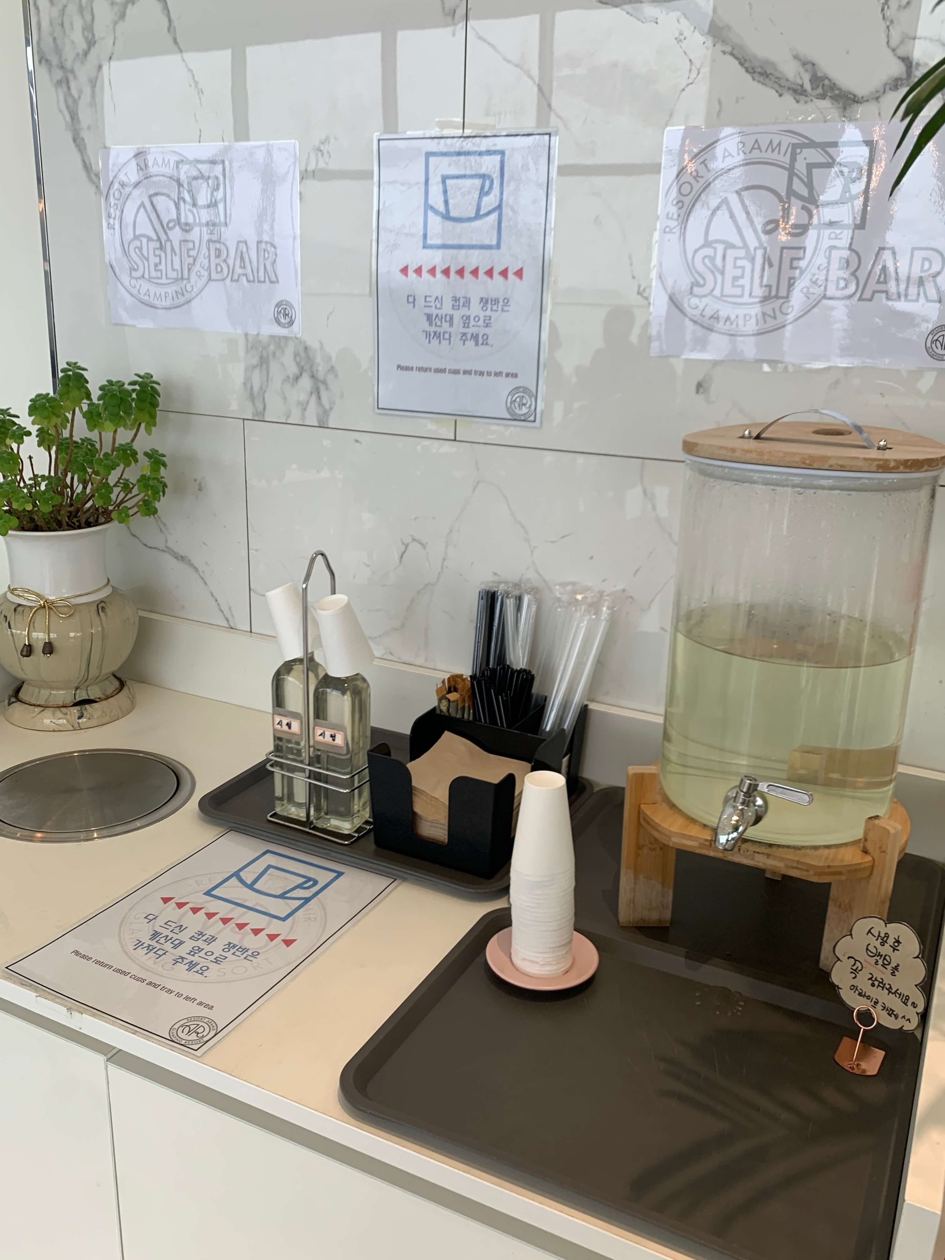 물&amp;#44; 시럽&amp;#44; 종이컵&amp;#44; 빨대&amp;#44; 티슈