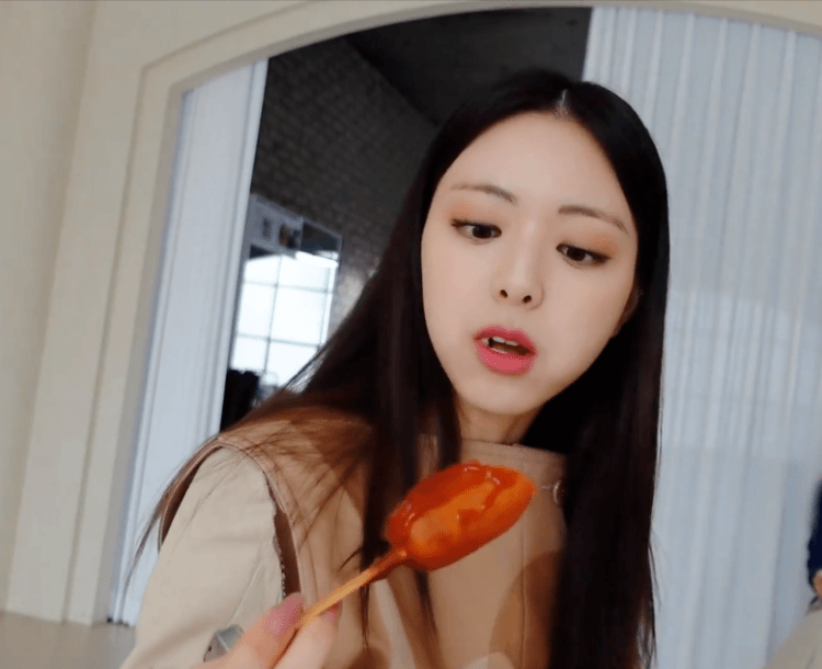 있지 막내 신유나 핫도그 먹방 2